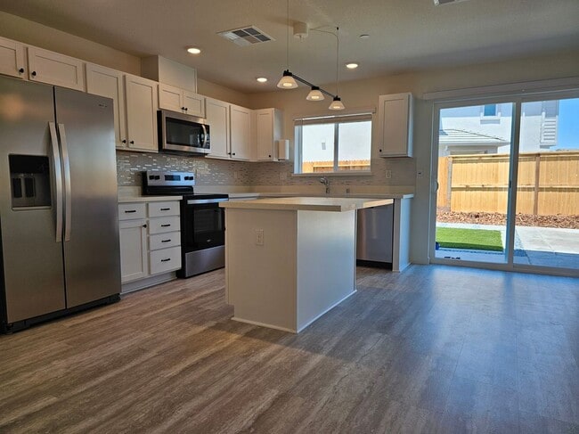 Building Photo - 8296 Whippersnapper Way