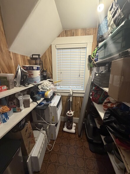 Building Photo - 538 Main St