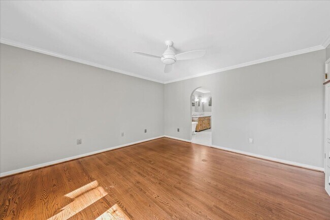 Building Photo - Stunning 3 bedroom, 2.5 bathroom waterfront home available in West Ashley!