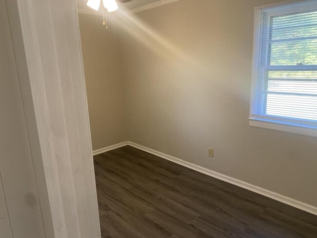 Building Photo - 502 Beeler Ave