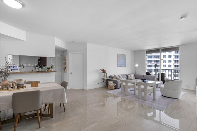 Building Photo - 701 Brickell Key Blvd