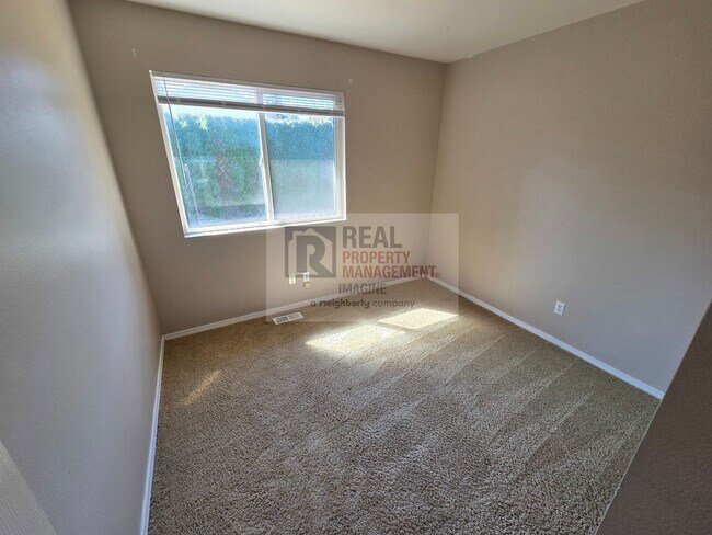 Building Photo - Check out this wonderful 3.0 bedroom, 2.0 ...