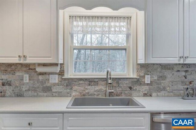 Building Photo - 1150 River Oaks Ln