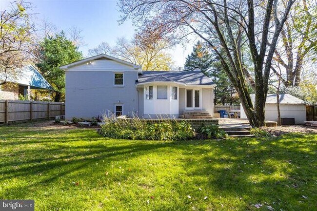 Building Photo - 5400 Greystone St