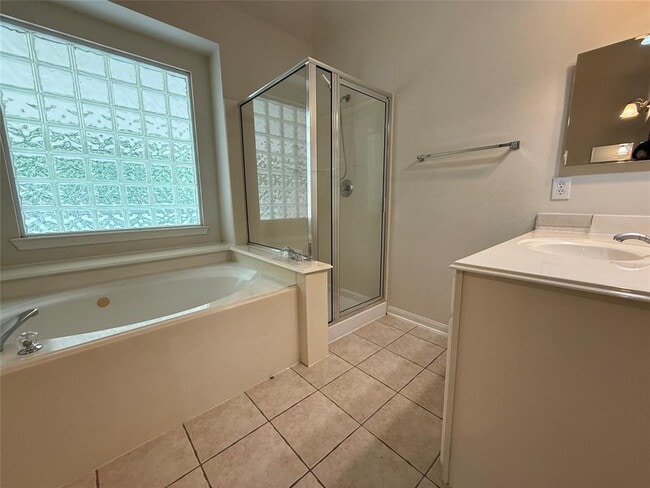 Building Photo - 13815 Pickford Knolls Dr