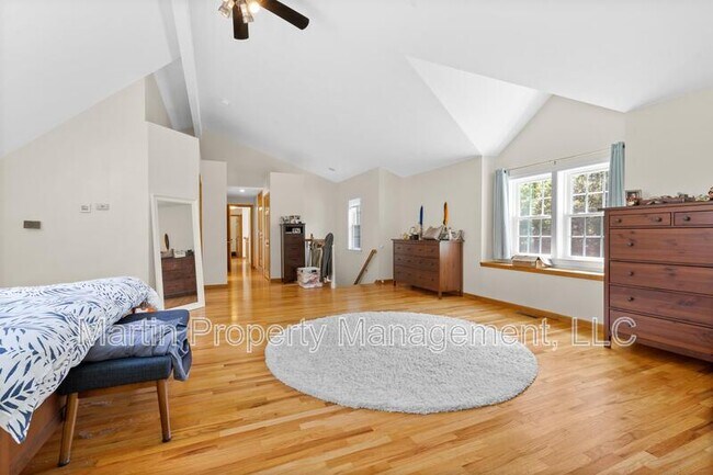 Building Photo - 88 Providence Rd