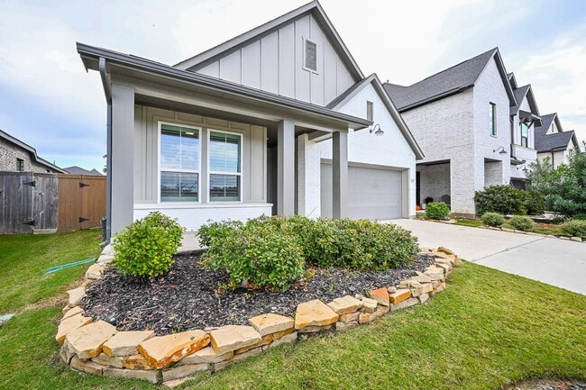 Building Photo - 24550 Carleton Lake Ln