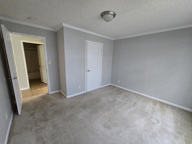 Building Photo - 1865 Arco Cir
