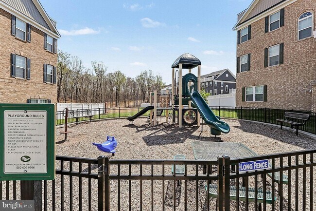 Building Photo - 10878 Foxtrot Cir