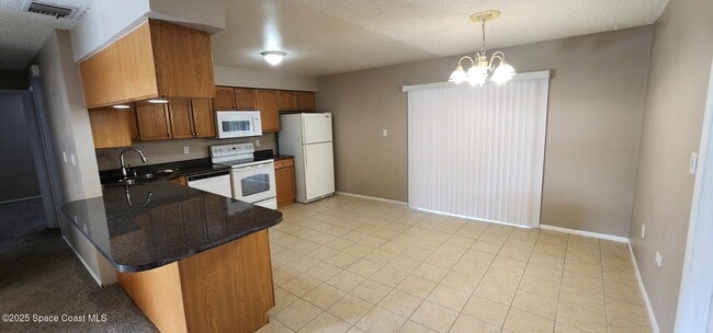 Building Photo - 135 S Suzanne Ct