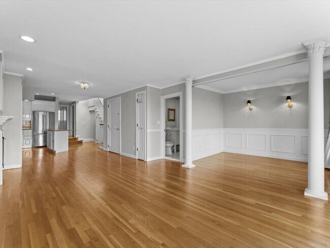 Building Photo - 458 Beacon St