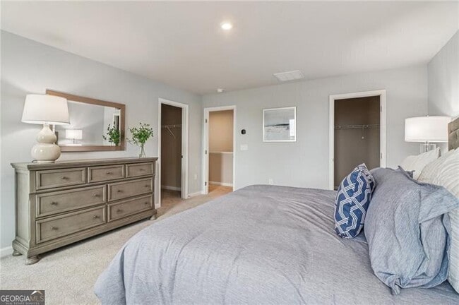 Building Photo - 6643 Red Oak Wy