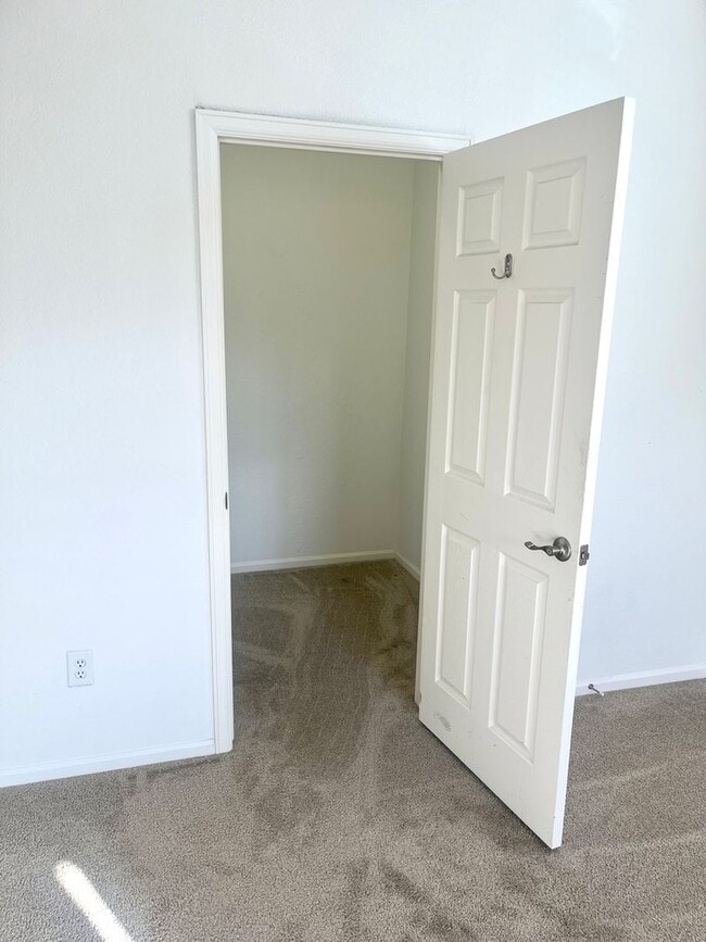 Building Photo - Charming 2BR Condo in Erie