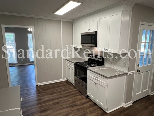 Building Photo - 4072 Plantation Dr