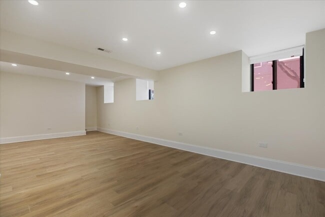 Building Photo - 4638 N Hamilton Ave