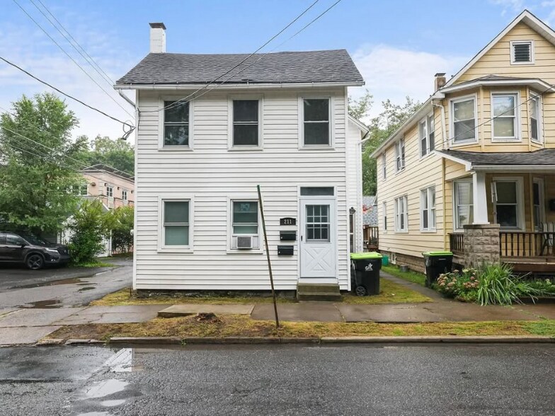 Building Photo - 211 N 8th St