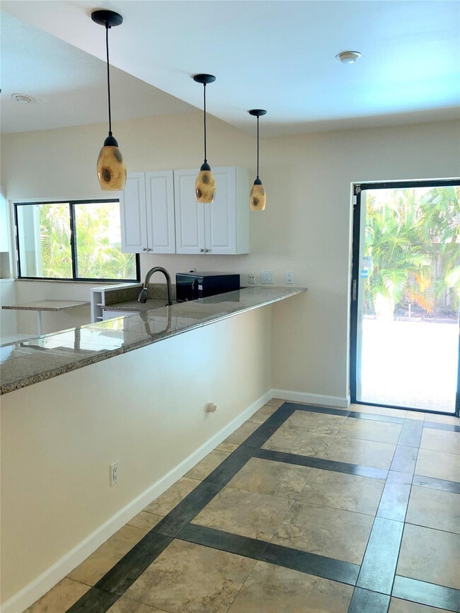 Building Photo - 71 Laredo Ln