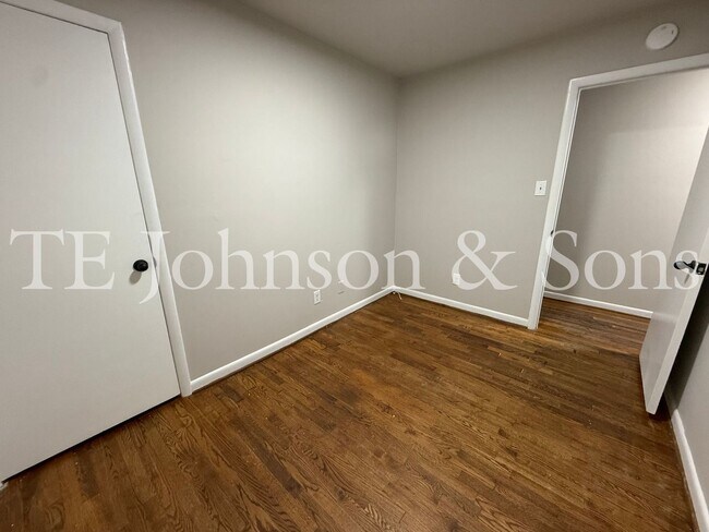 Building Photo - Charming 2 Bedroom Home with Hardwood Floors & Central A/C in Winston-Salem