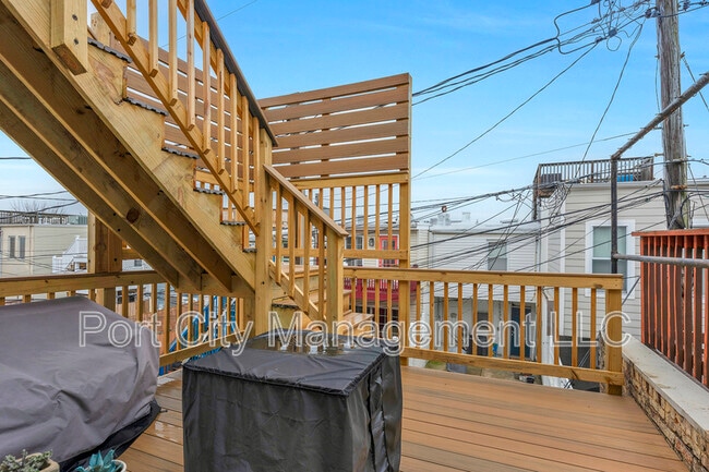 Building Photo - 702 S Bouldin St