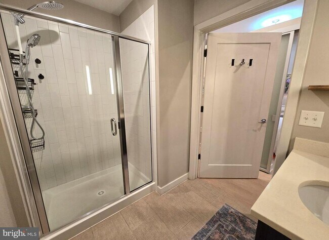 Building Photo - 1320 Fenwick Ln