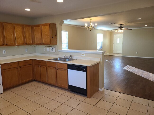 Building Photo - 3 Bedroom With Large Yard