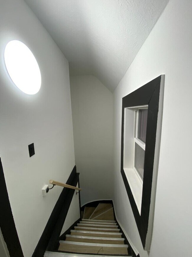 Building Photo - 2173 E 73rd St