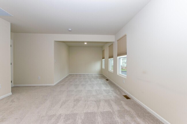 Building Photo - 717 Risdon Trail S