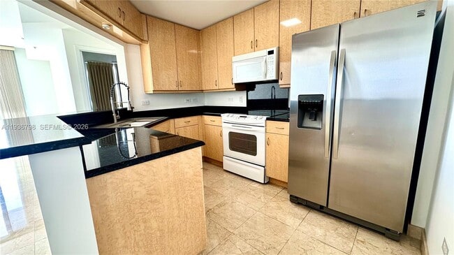 Building Photo - 801 Brickell Key Blvd