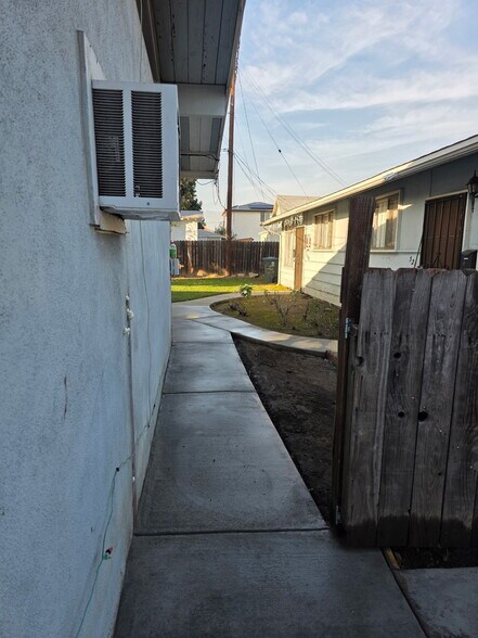 Building Photo - 3250 1/2 Walnut Grove Ave