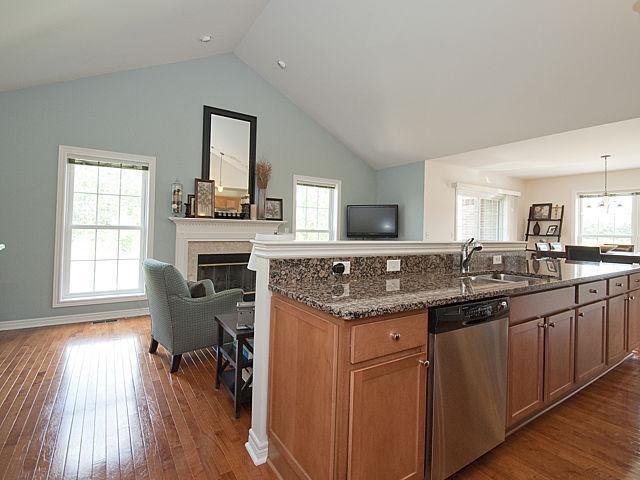 Building Photo - 5698 Wellesley Ln