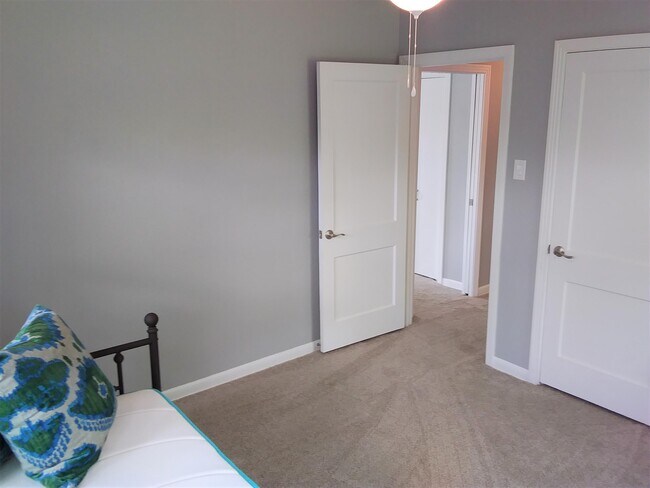 Building Photo - 353 Irvington Dr