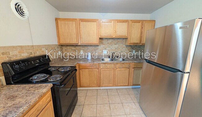 Building Photo - 272 Elmdale Dr