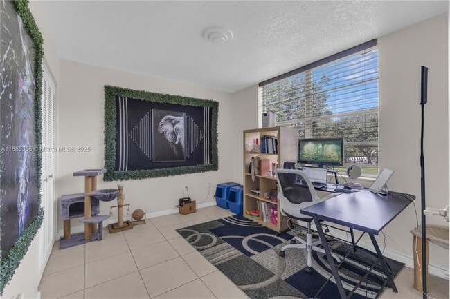 Building Photo - 9410 Poinciana Pl