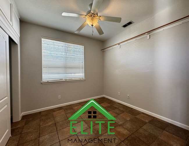 Building Photo - Beautiful 3 Bedroom, 2 Bath Home in Desira...