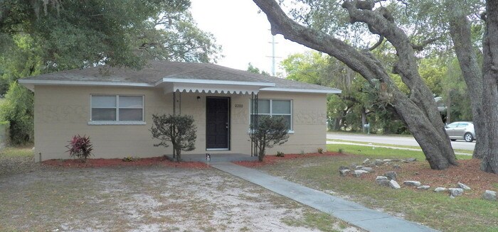 Primary Photo - 2201 E Fern St