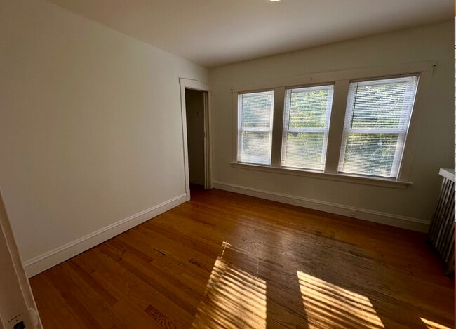 Building Photo - 5058 W Carmen Ave