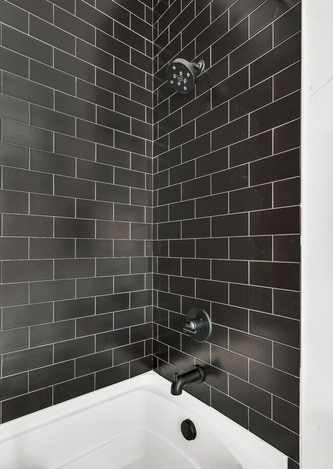 Building Photo - 1332 3rd Ave N