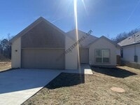 Building Photo - 1311 Lee Mac Dr