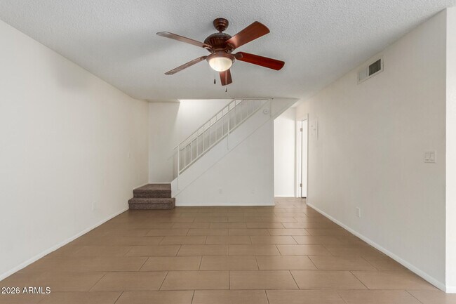 Building Photo - 860 E Brown Rd