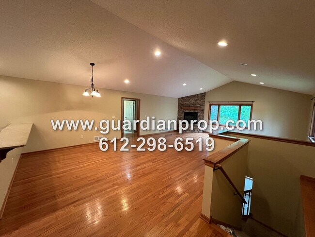 Building Photo - Mahtomedi House Available Now, Open Floor Plan, Master Suite, 2 Fireplaces, Deck