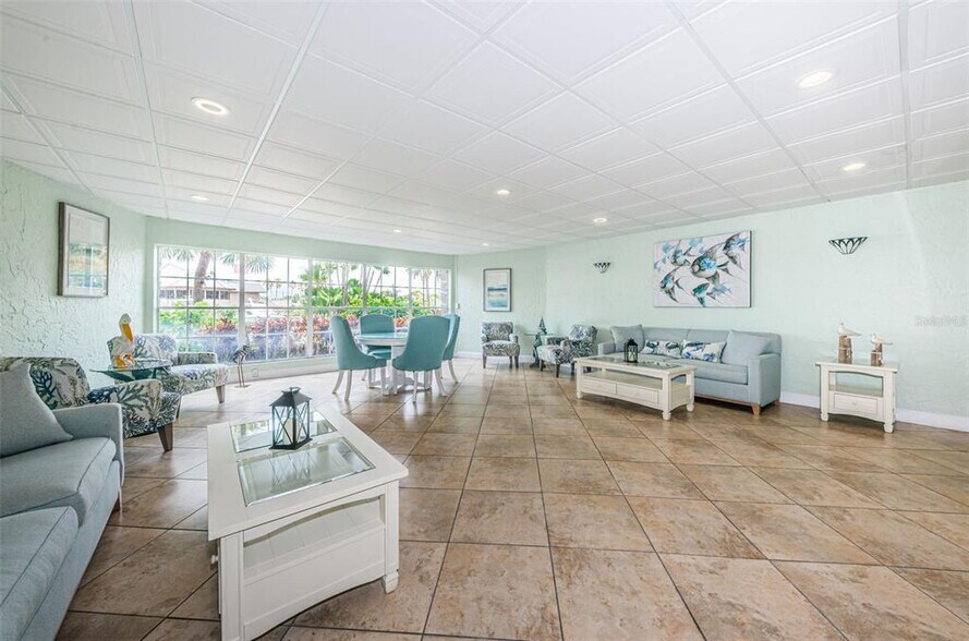 Building Photo - 4939 Floramar Ter