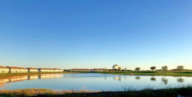 Building Photo - Luxury style townhome for rant