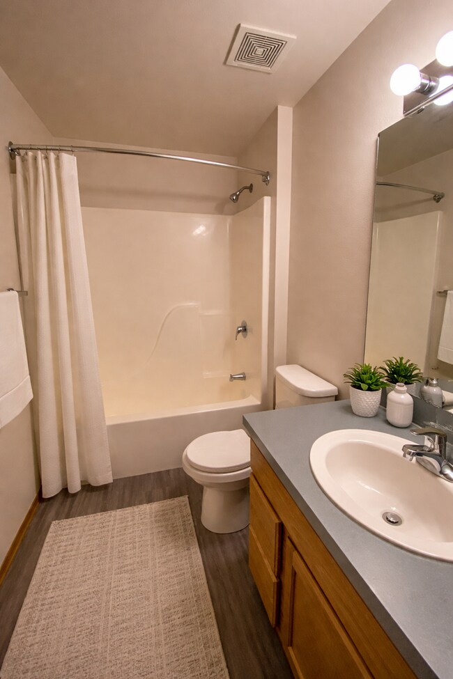 Building Photo - Peach111 (CWP)