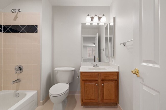 Building Photo - Stunning 4 level detached home close to the Mosaic District in Fairfax!