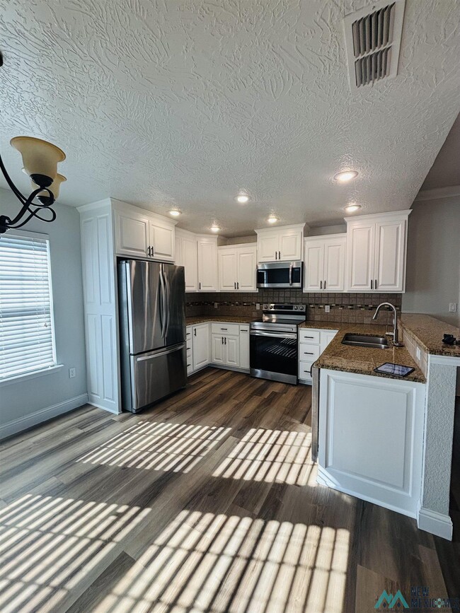 Building Photo - 517 Almond Tree Ln