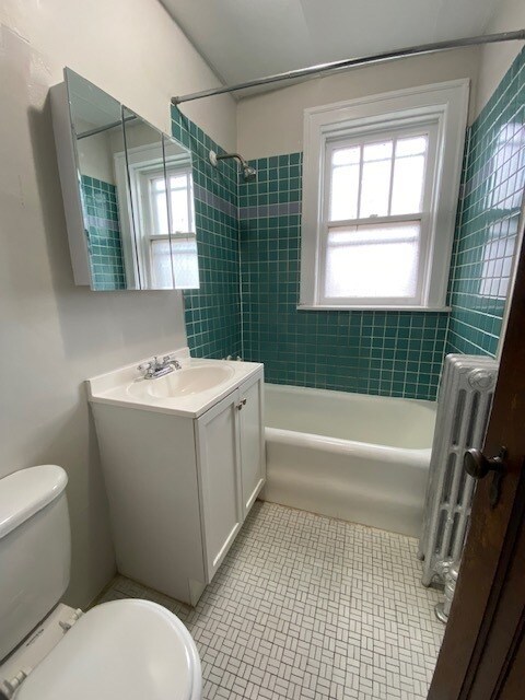 Building Photo - 5544 W Leland Ave