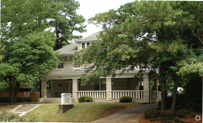 Building Photo - 1582 Poplar Ave