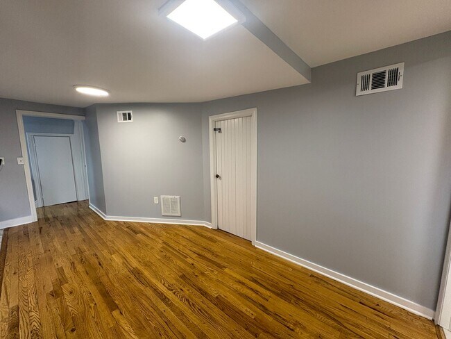 Building Photo - 347 Norwood Ave