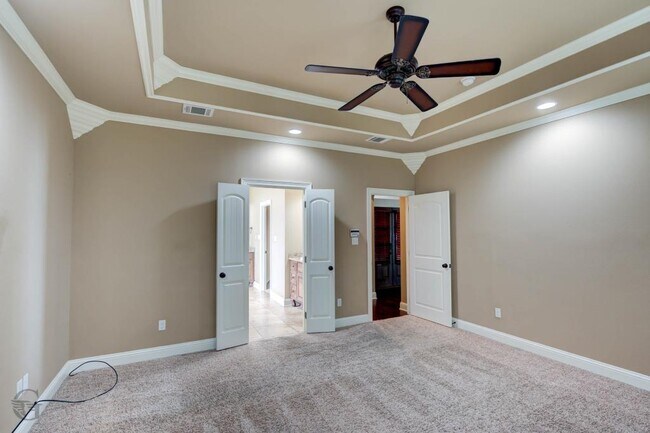 Building Photo - 520 Falling Water Cir