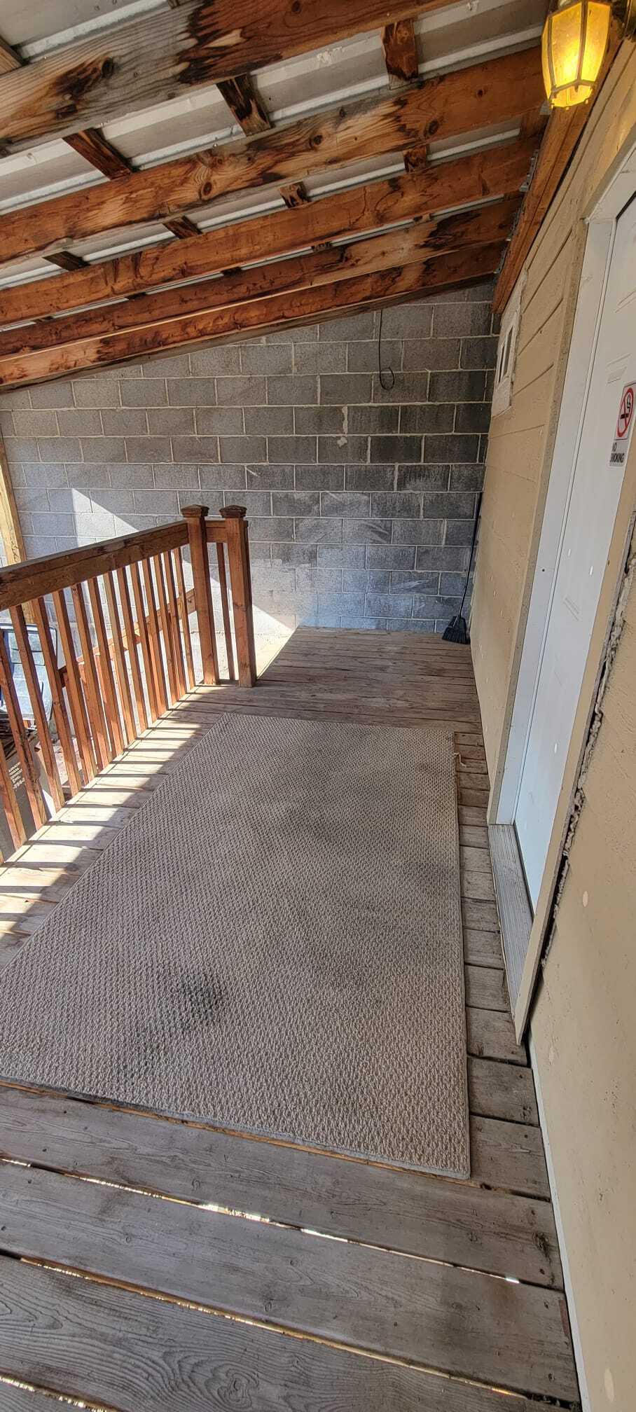 Deck - 21 Division St S